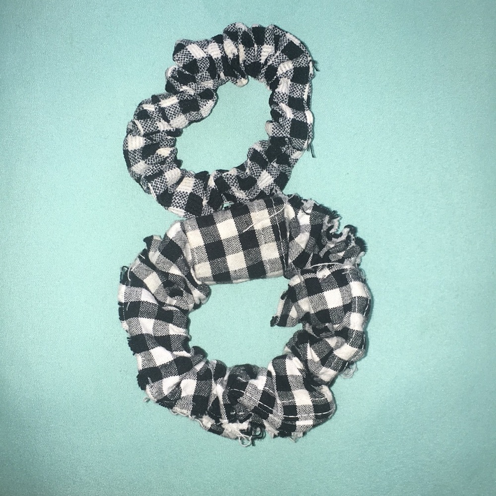 Twin gingham scrunchies (set)